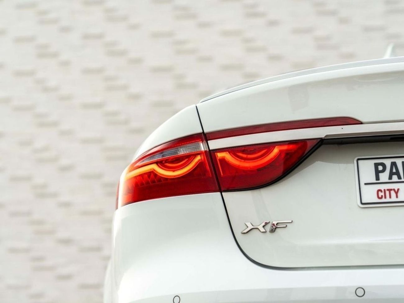 جاكوار XF R-Sport 2.0L Sedan