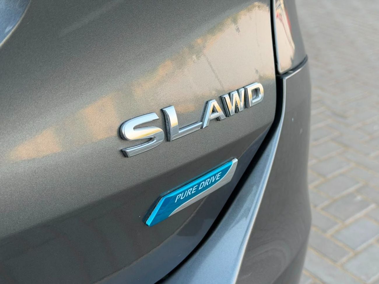 نيسان روج SV (NON GCC) SL / V4 2.5L / PANORAMIC SUNROOF /360 CAMERA / BIG SCREEN / 4X4 / RIMS / IN PERFECT CON
