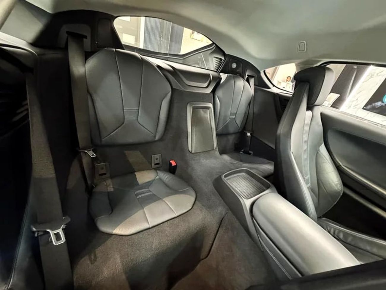 بي أم دبليو i8 ELITE || GCC II FULLY LOADED || ACCIDENT FREE || VERY LOW MILEAGE || F.S.H