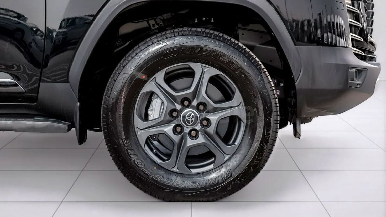 تويوتا لاند كروزر LC 300 GR SPORT | IN-HOUSE FINANCING AVAILABLE | 0% DOWNPAYMENT (BANK)
