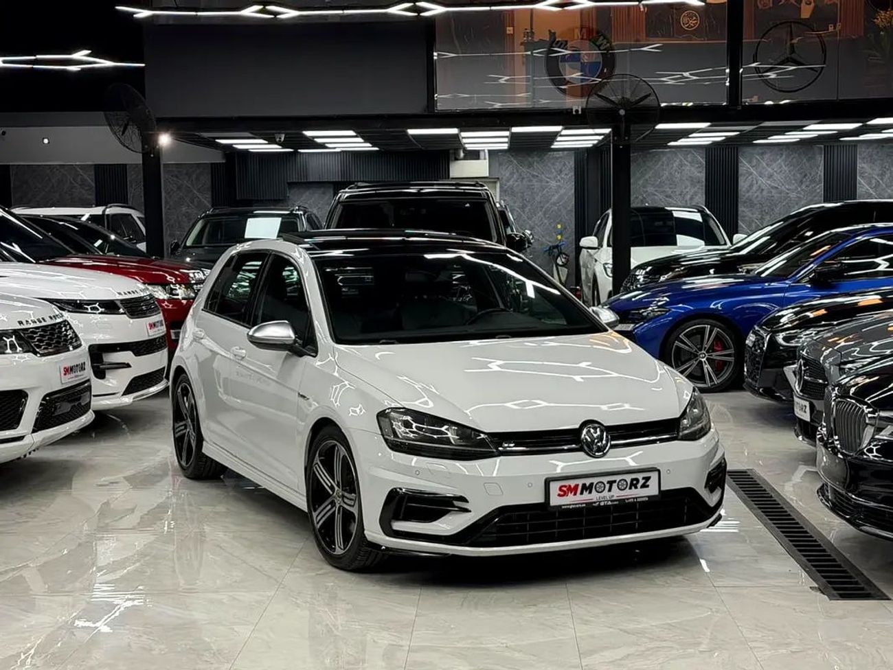 فولكس واجن جولف ار Vw R | 1 Owner | Original Paint | GCC Specs | No Accidents