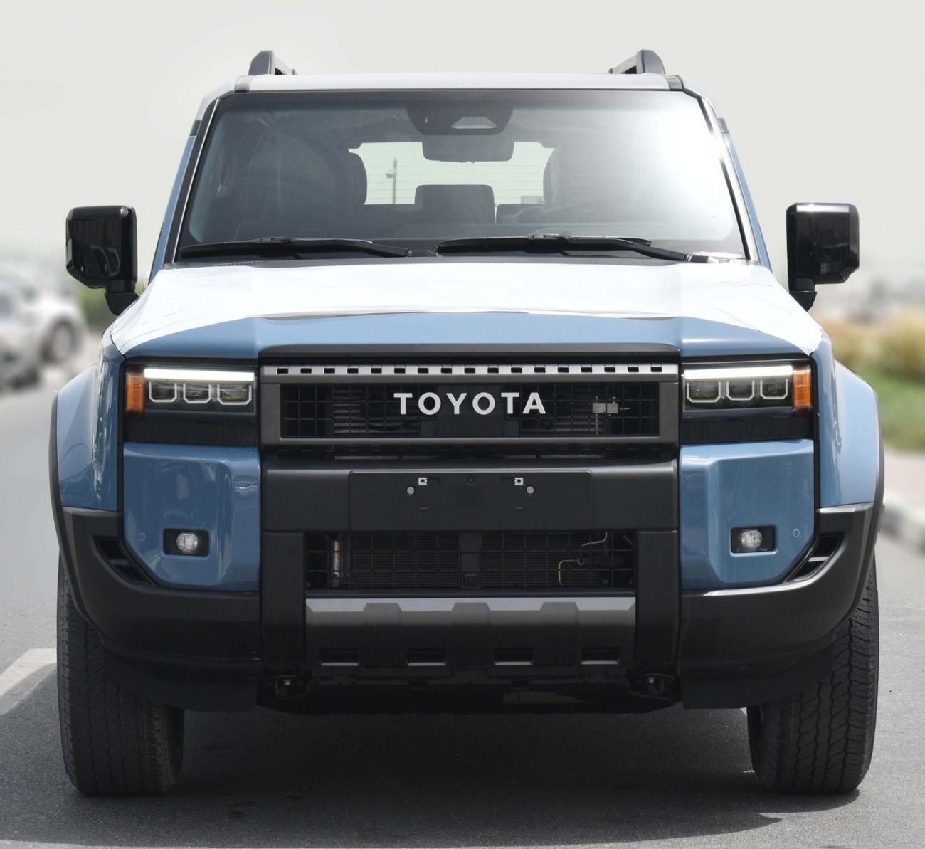 تويوتا برادو Adventure Dual Tone 2.4T