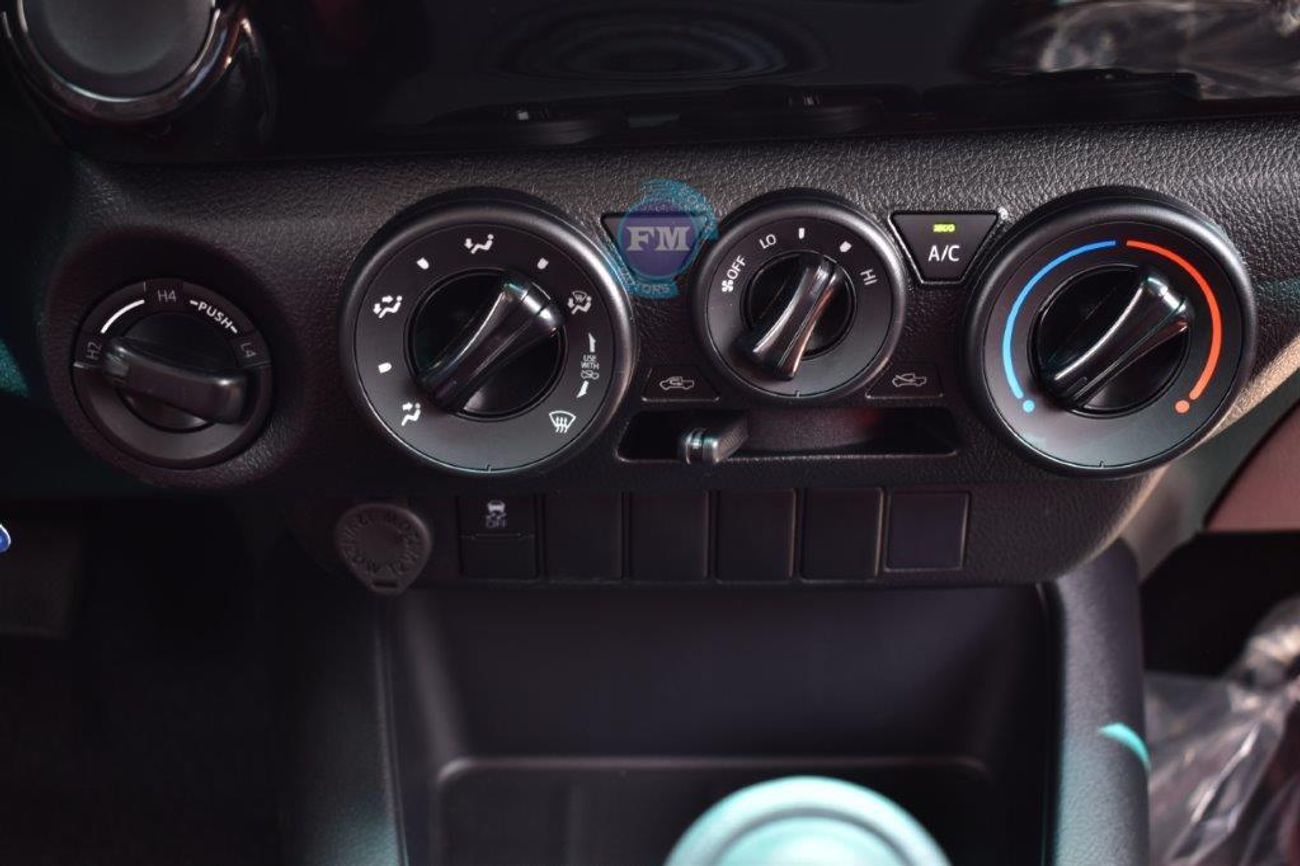 تويوتا هيلوكس Double Cab DLX-E 2.4L Diesel 6 Seat 4WD Manual