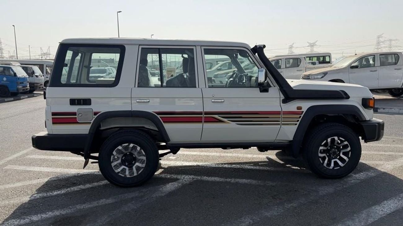 تويوتا لاند كروزر 70 Toyota Land Cruiser hard Top LC76 2.8 AT full option Oman 2025