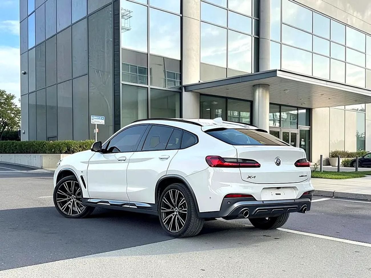 BMW X4 1586 P.M | xDrive30i M Sport GCC Specs