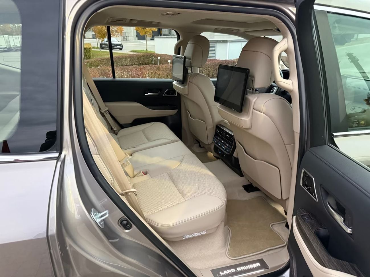 تويوتا لاند كروزر LC300