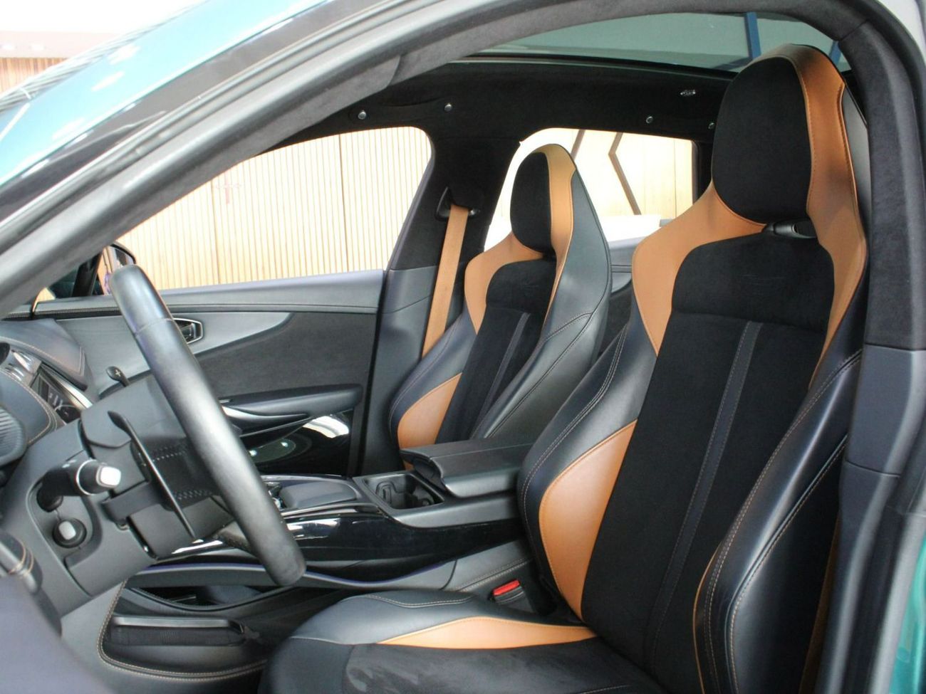 Aston Martin DBX DBX 550 | V8