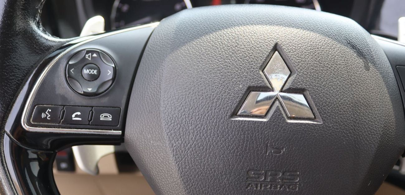 Mitsubishi Outlander GLS 3.0L Mitsubishi Outlander 2016 - in excellent condition- GCC-4WD-130,000 km - Price - 35000 AED