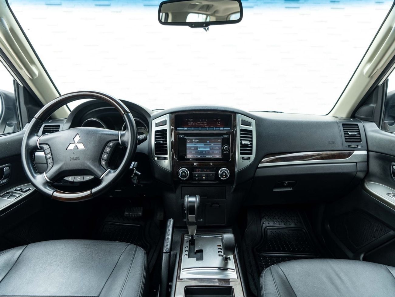 ميتسوبيشي باجيرو GLS HIGHLINE Mitsubishi Pajero / Shogun / Montero 2018 مقابل 975.00 AED شهريًا