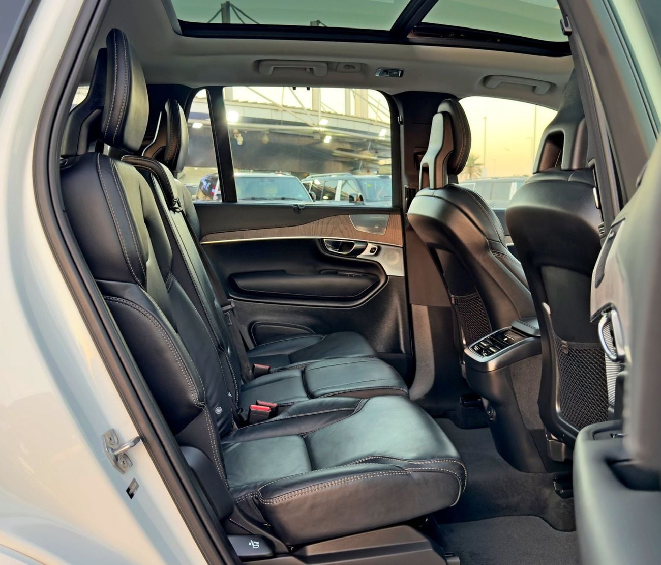 فولفو XC 90 MOMENTUM
