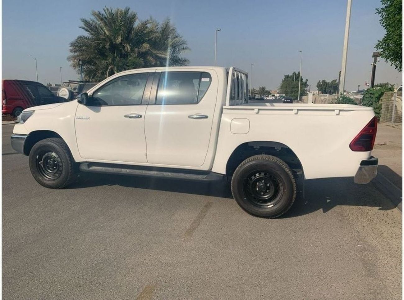 تويوتا هيلوكس HI-LUX DC - SR5 -4WD M/T V4 2.4L DSL - POWER OPTION - DOUBLE AC - 23MY