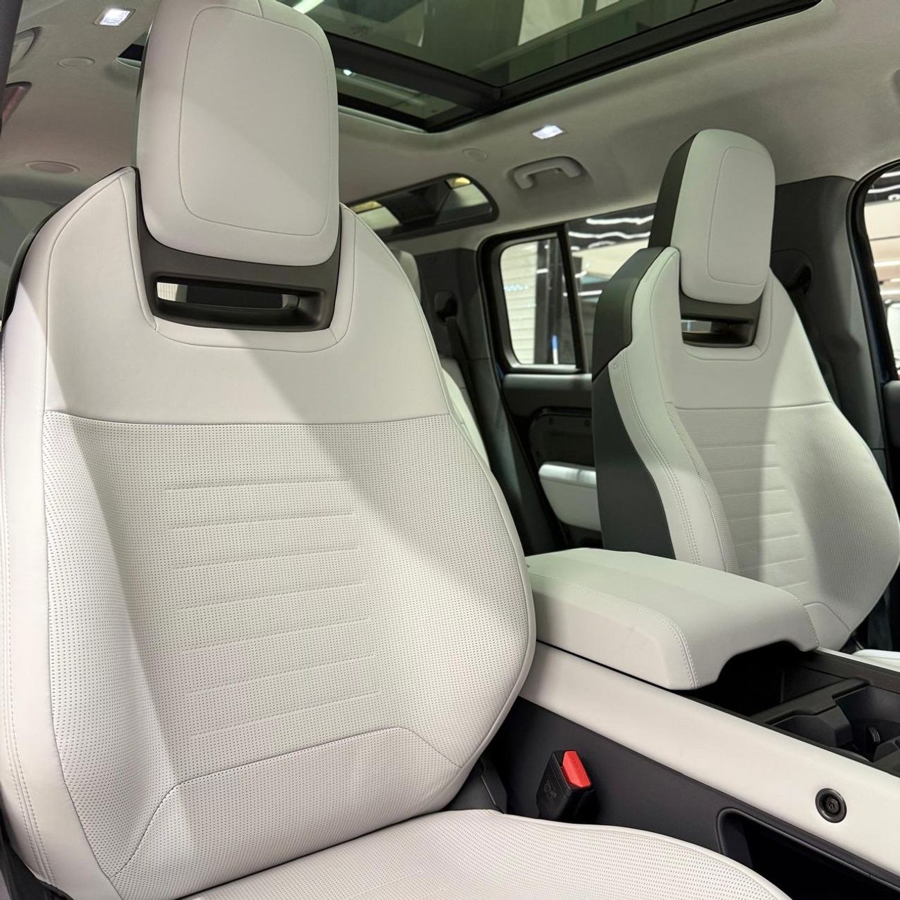 لاند روفر ديفندر OCTA P635 | GCC Specs | 5 years warranty and service