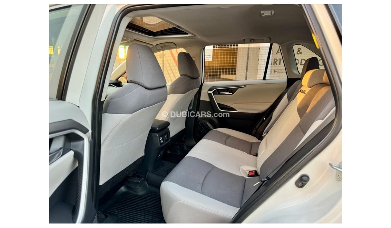 Toyota RAV4 2020 XLE SUNROOF PUSH START 4x4 - 2.5L USA IMPORTED