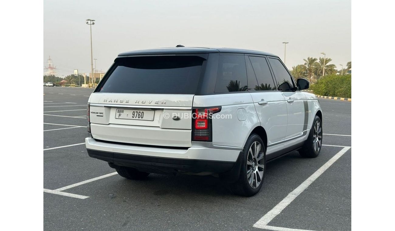 Land Rover Range Rover VOGUE HSE 2015 GCC V8 ORIGINAL PAINT // FULL SERVICE HISTORY // ACCIDENT FREE
