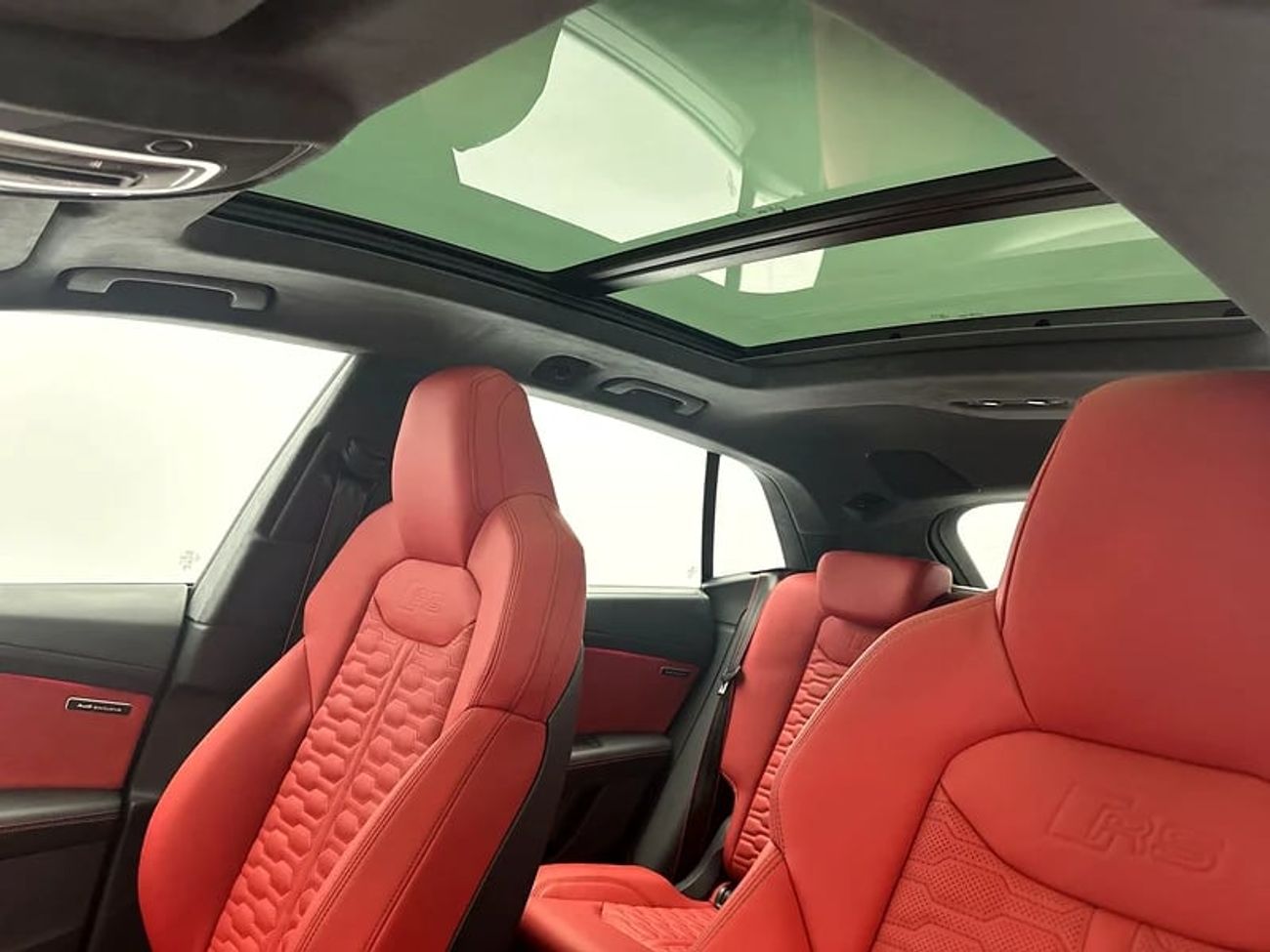 Audi RS Q8 quattro 600hp Black-Red Edition (Ref# 052046)