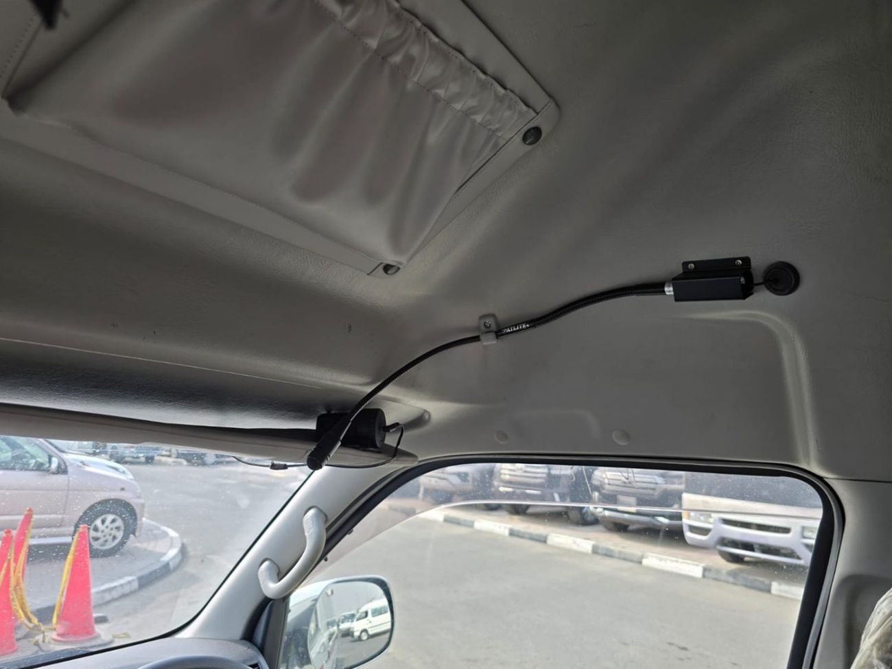 Toyota Hiace TOYOTA HIACE VAN AMBULANCE RHD 2014 MODEL 2.7 L PETROL AUTOMATIC(PM13940)