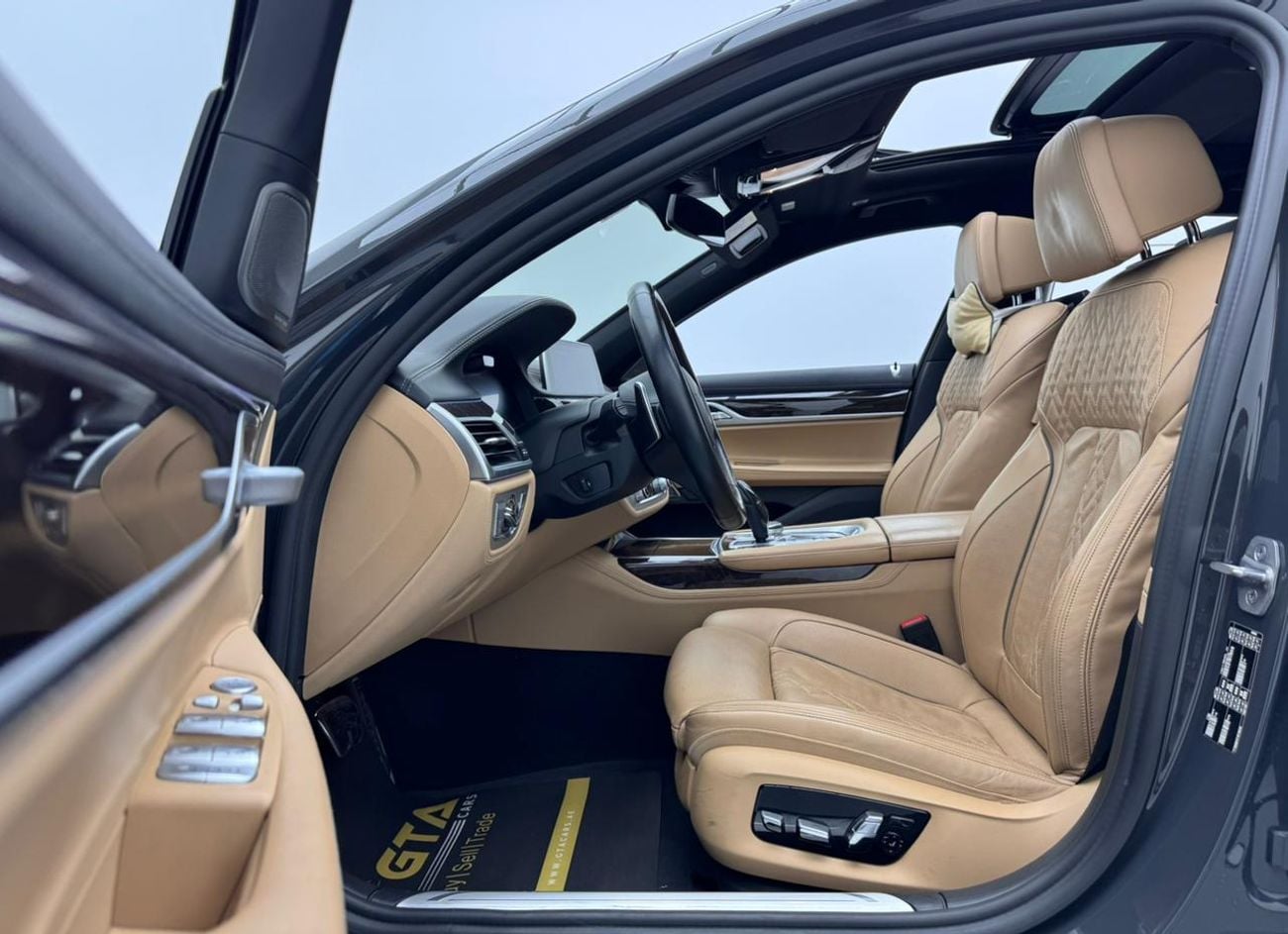 BMW 730Li M Sport 2.0L 2022 BMW 730li xDrive M-sport, Dec/2026 BMW Warranty, BMW Service History, Excellent Co