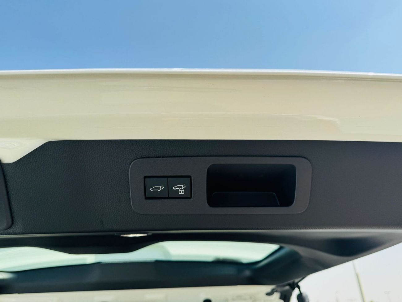 Toyota Land Cruiser TOYOTA LC 300 GXR 4.0L PTR A/T MID/O GCC WHITE 2025