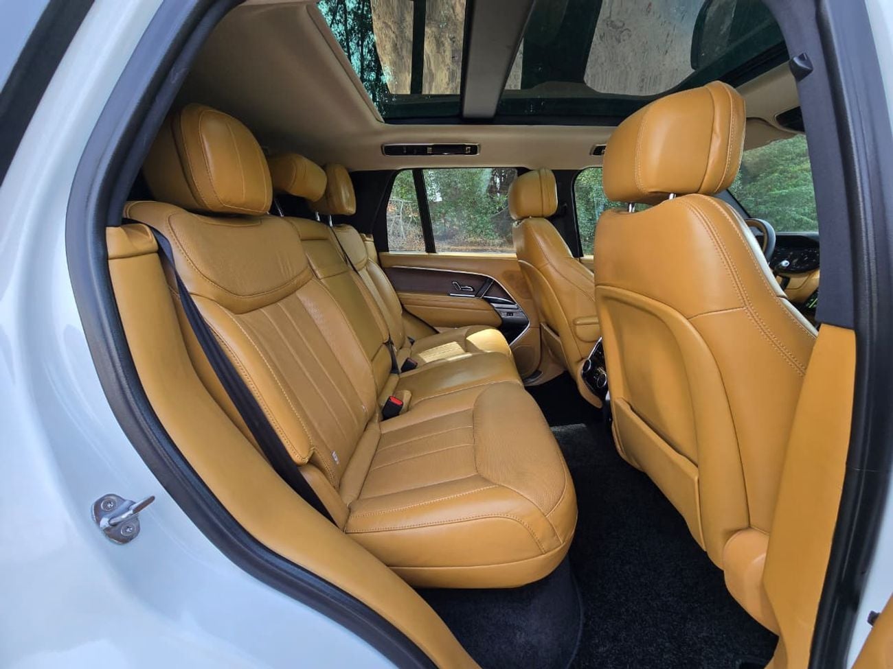 Land Rover Range Rover SE P400 3.0L RANGE ROVER SE 2023 GCC // FULL OPITION // PERFECT CONDITION // LOW MILEAGE