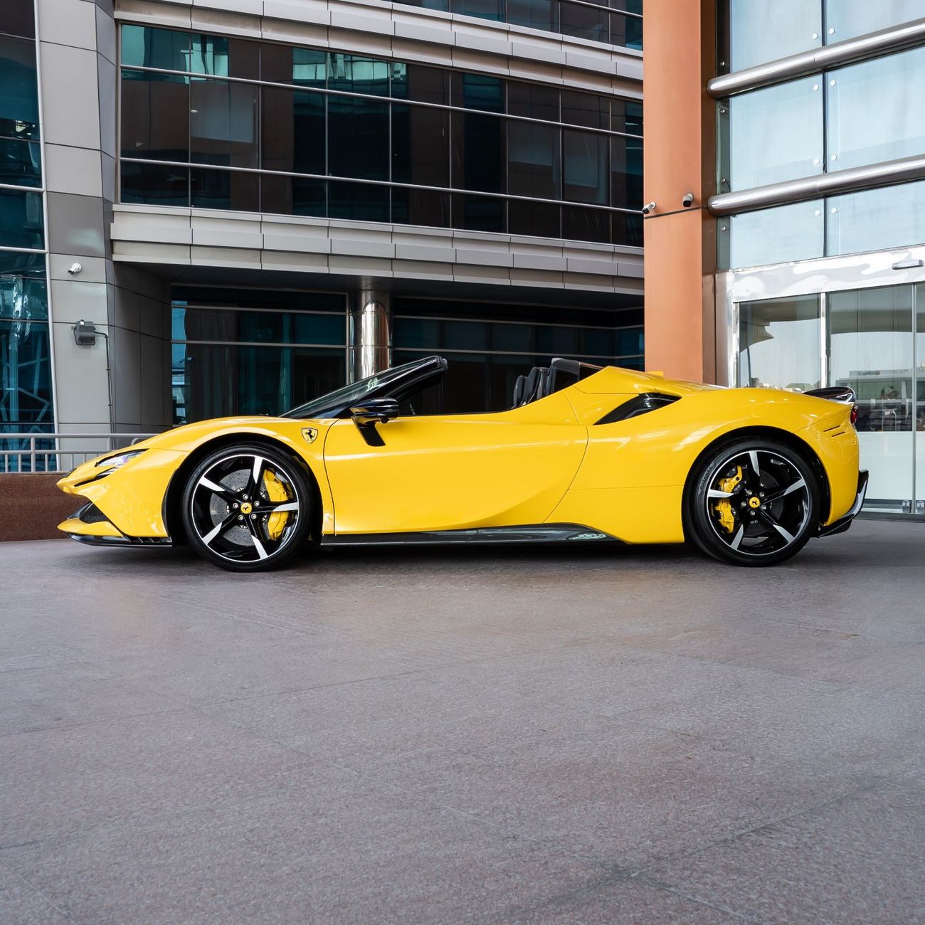 Ferrari SF90 Spider FERRARI SF90 SPIDER DONE ONLY 3000KM GCC WITH WARRANTY + SERVICE