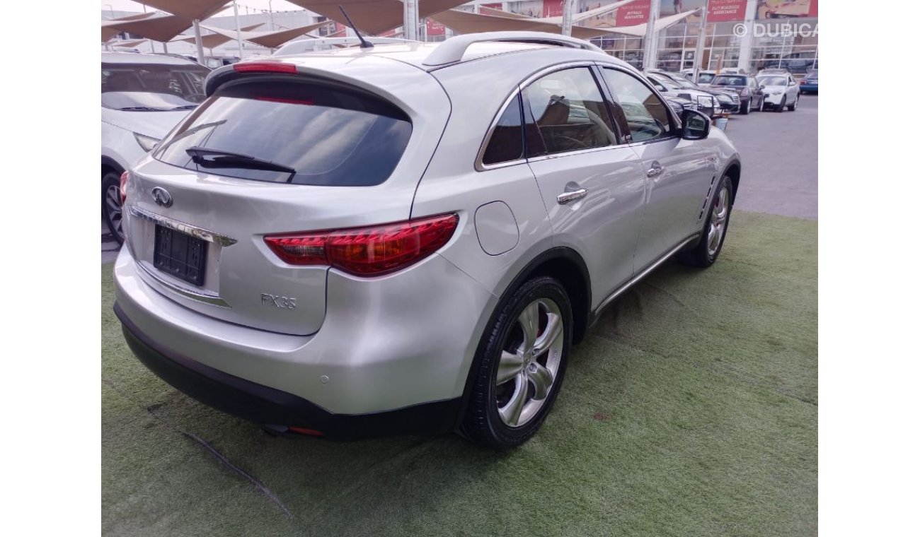 Infiniti FX35