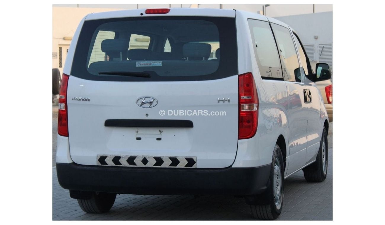 Hyundai H-1 Std Std Hyundai H1 2015 GCC in excellent condition without accidents