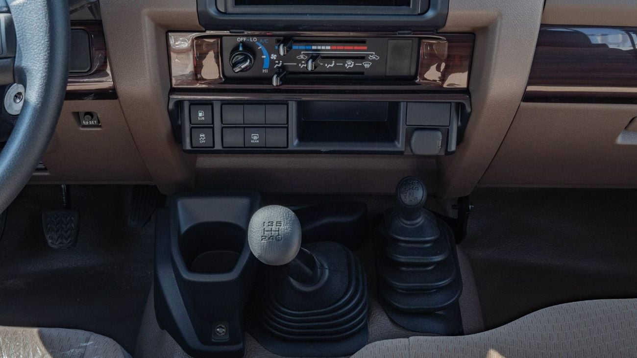تويوتا لاند كروزر 70 2025 Toyota Land Cruiser LC 78 V6 4.0L MT Petrol