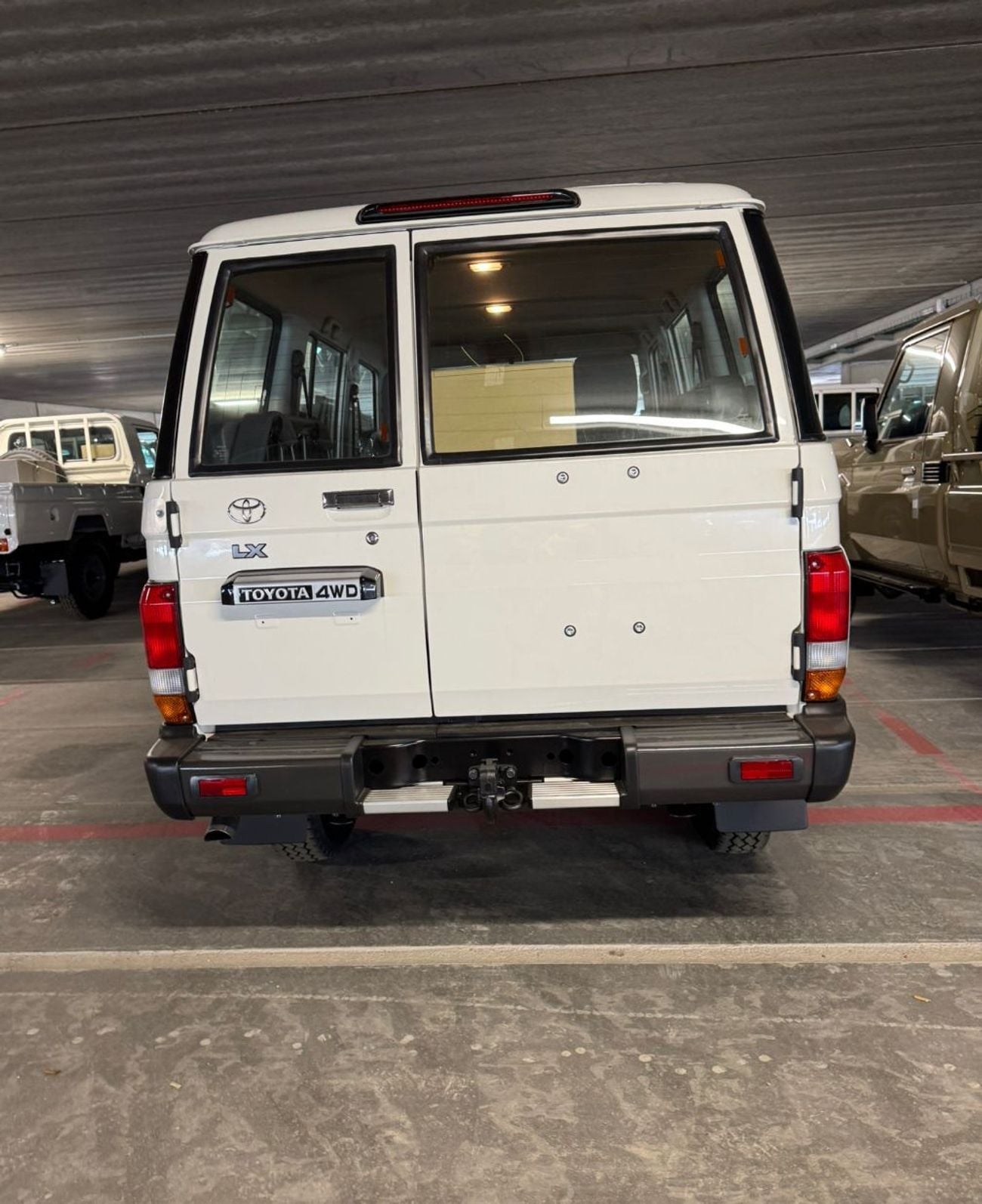 تويوتا لاند كروزر 70 LC 78 HARDTOP 4.0L MT