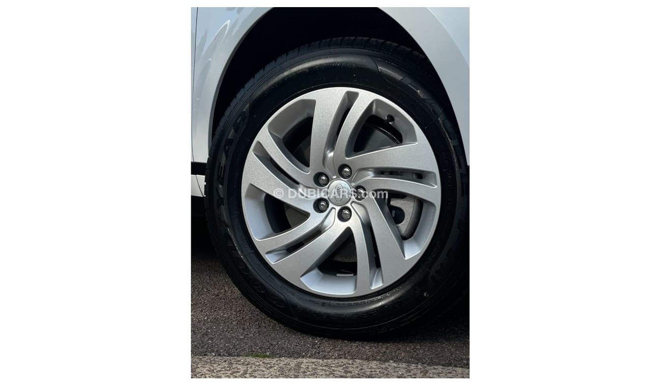 لاند روفر رانج روفر إيفوك NEW P300e R-Dynamic Right Hand Drive