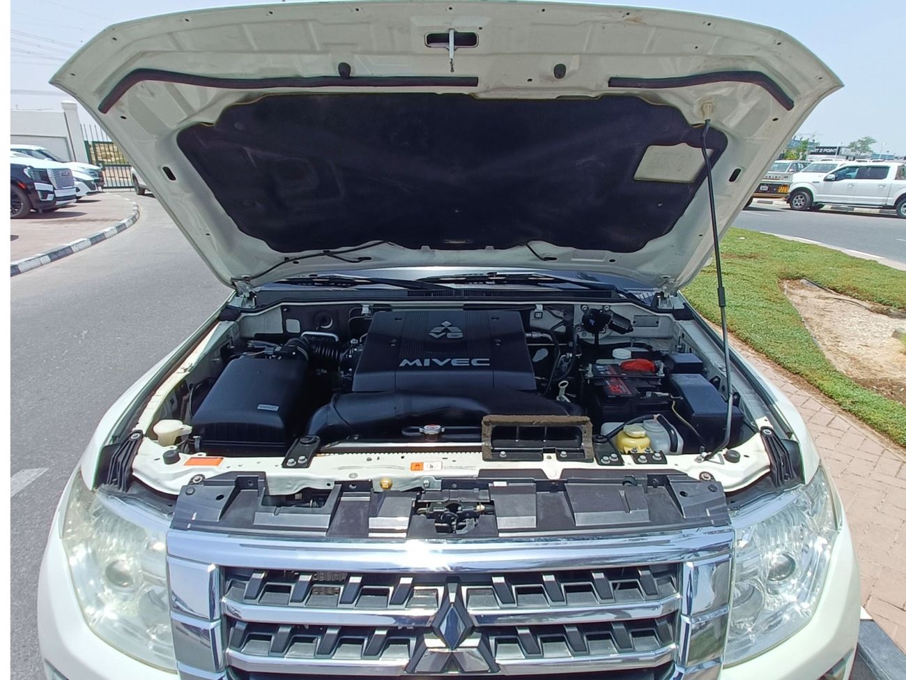 Mitsubishi Pajero // 889 AED Monthly // SUNROOF / ELECTRIC / LEATHER SEAT LOT / FOP (LOT # 16883)