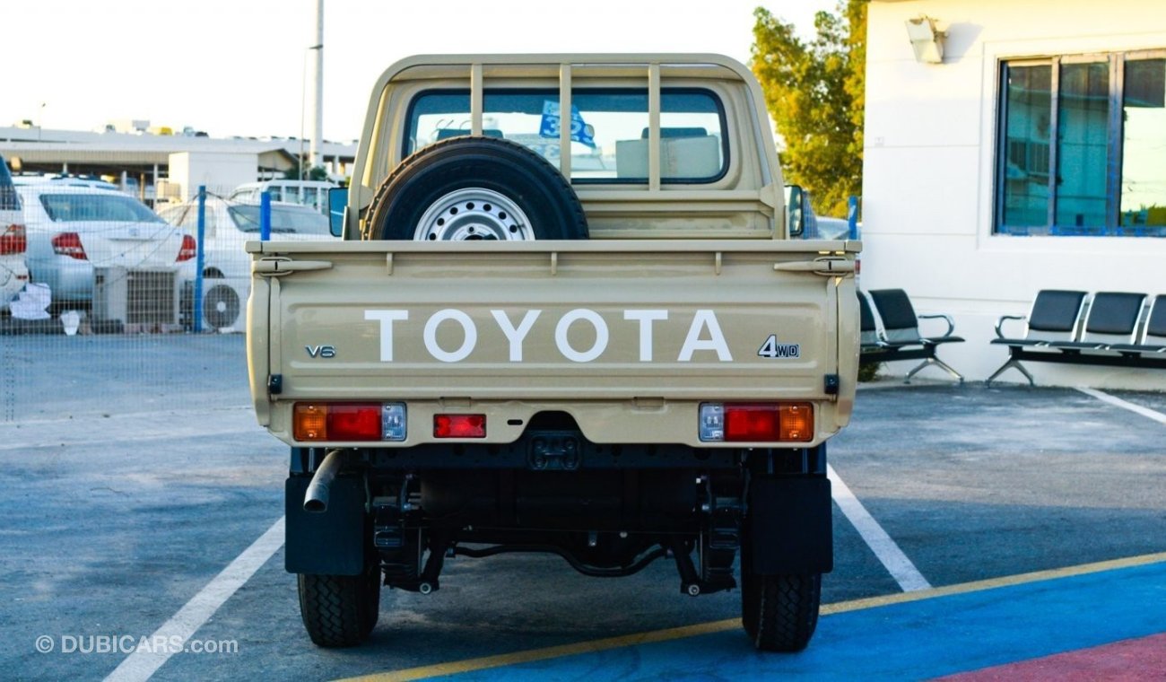 Toyota Land Cruiser Pick Up 4.0L V6 Petrol GCC Car with Differential Lock , Power window, Center Lock, 4/4,