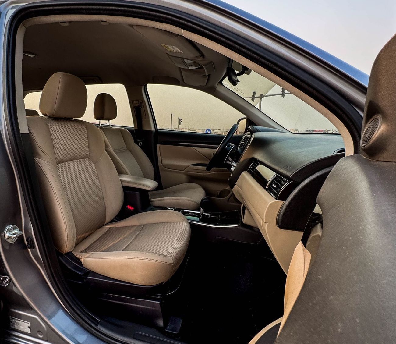 Mitsubishi Outlander GLS 3.0L Mitsubishi Outlander 2022 GCC 2.4L accident-free original paint in excellent condition 923