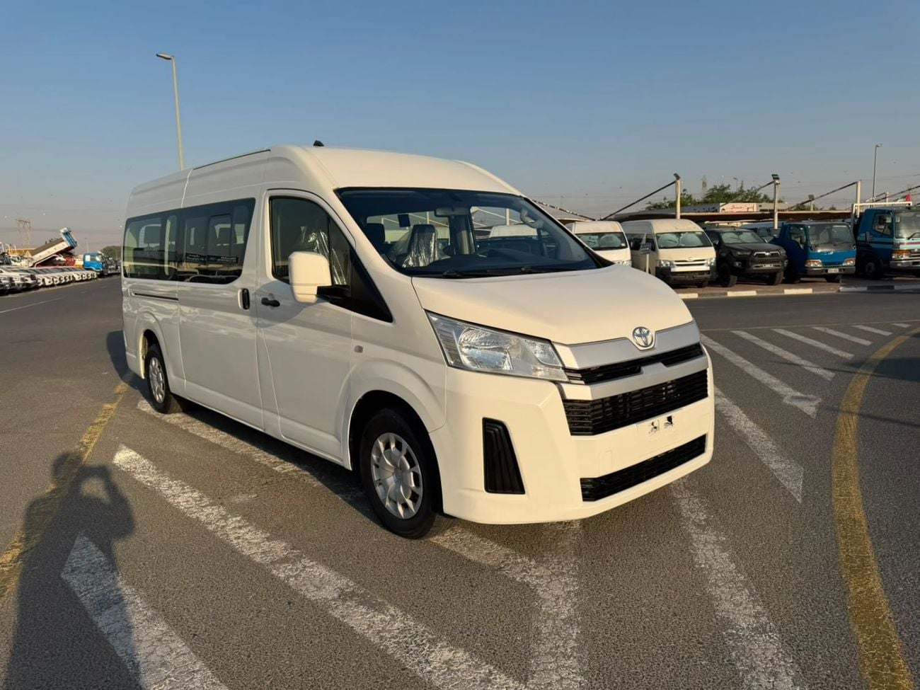 تويوتا هاياس 2020 Toyota Hiace 3.5L V6 GCC- Passenger - Patrol - Manual - 13 Seater - No Accident