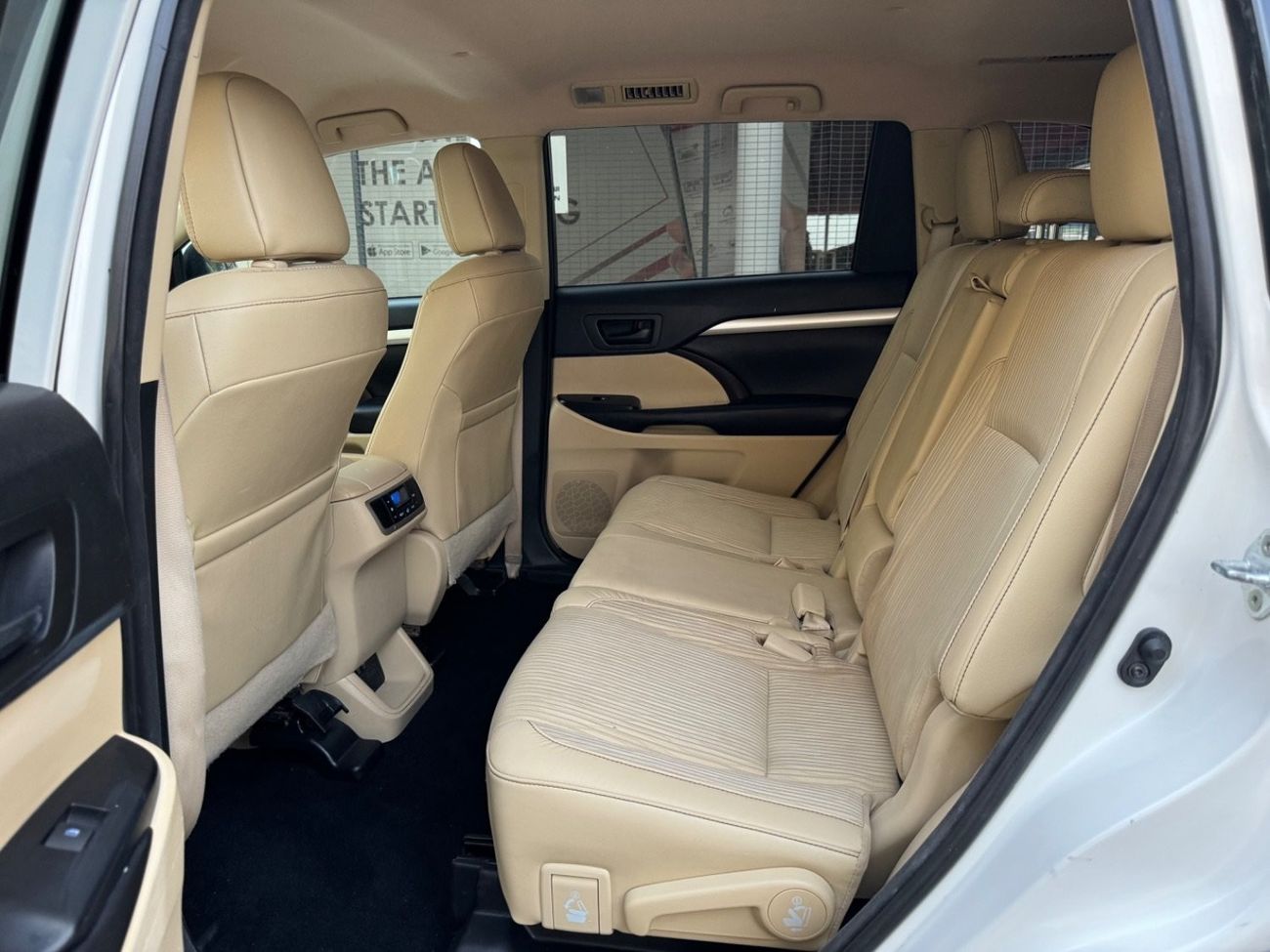 Toyota Highlander 2017 LE 4x4 BEIGE COLOR US SPEC