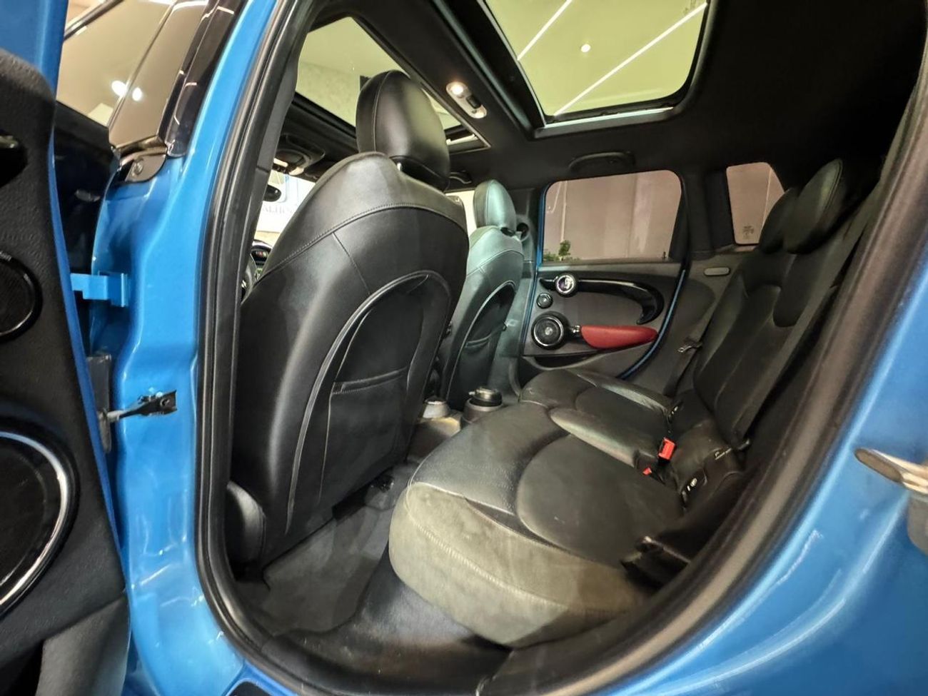 Mini Cooper S AMAZING BLUE MINI COOPER S ** JCW ** || TOP OF THE RANGE || GCC || RED , BLACK INTERIOR