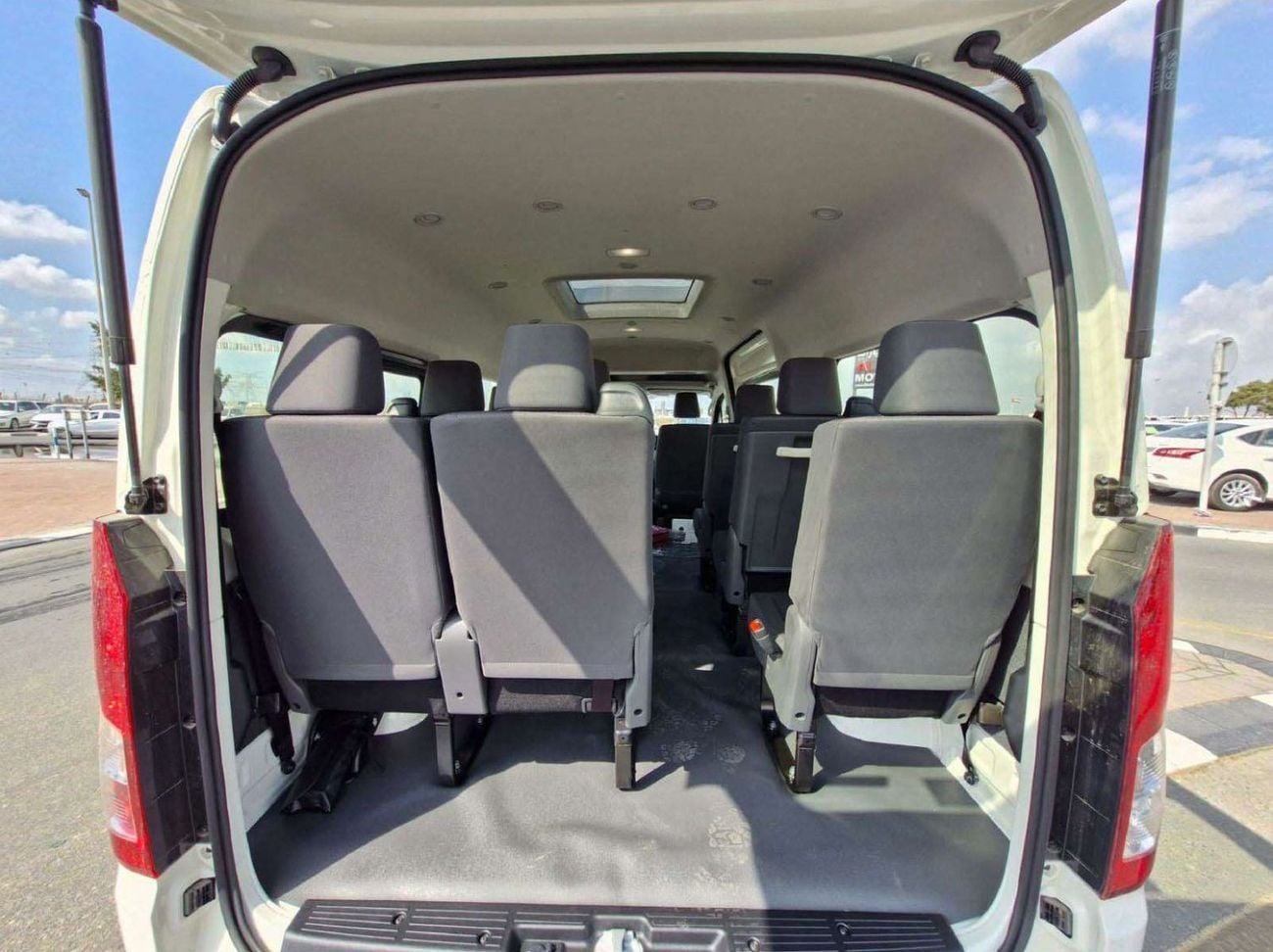 Toyota Hiace 2.8L DSL 13 SEATS HIGHROOF WITH SUNROOF AND DOOR HANDLE SAUDI SPECS