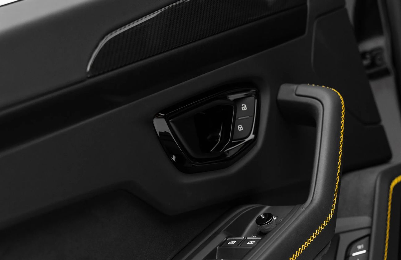 لامبورغيني اوروس 4.0L V-8 Twin-Turbocharged Engine + eMotor