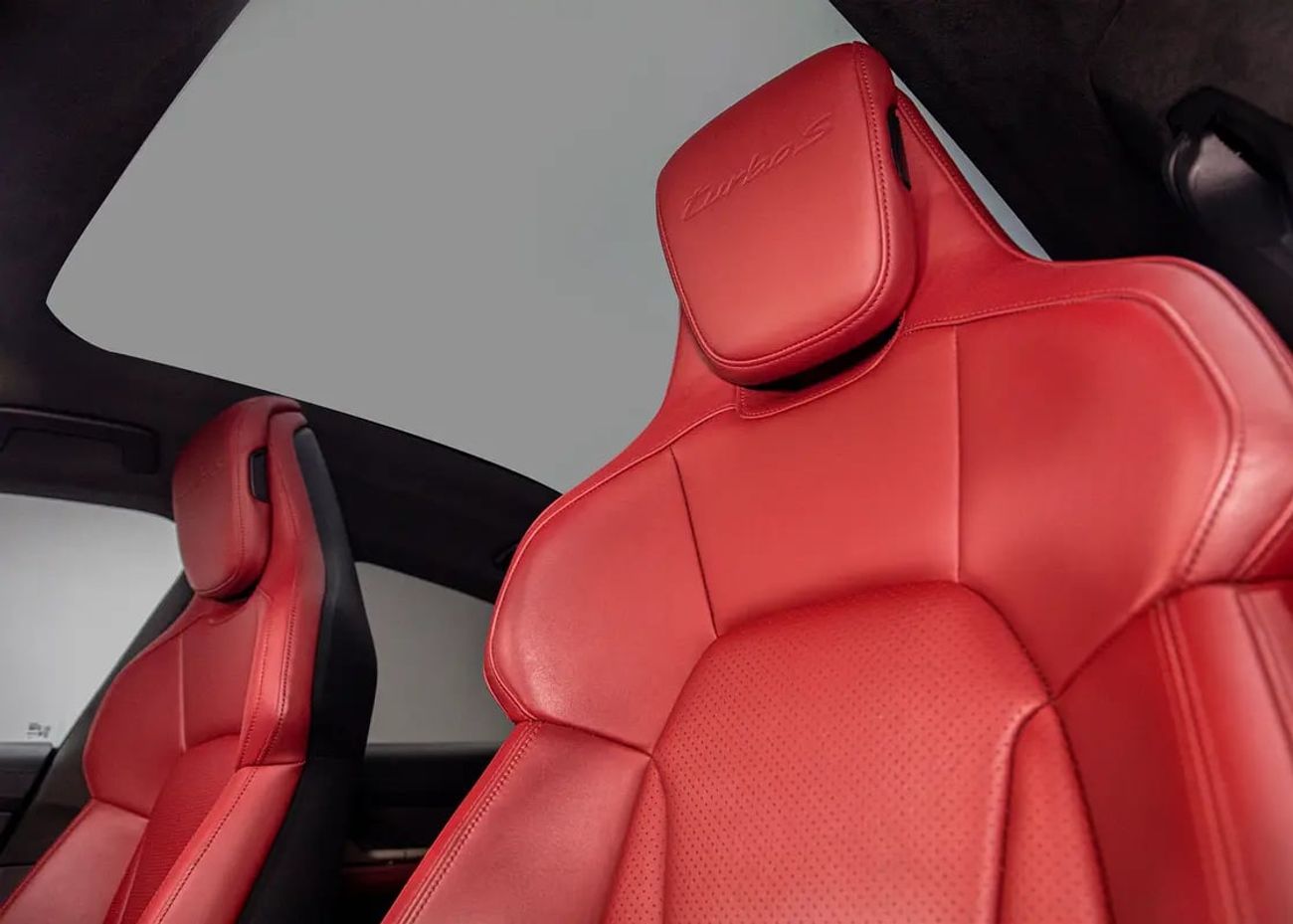 بورش تايكان Turbo S (755 HP)