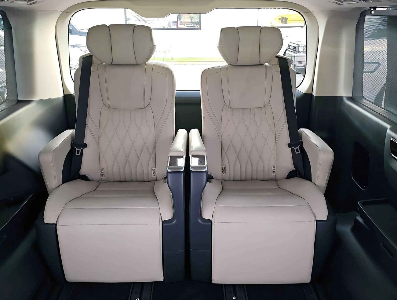 Toyota Granvia PREMIUM, 3.5L V6 PETROL A/T, 360* CAMERAS /  VSC 8” MULTIMEDIA OTTOMAN SEATS (CODE #  69029)