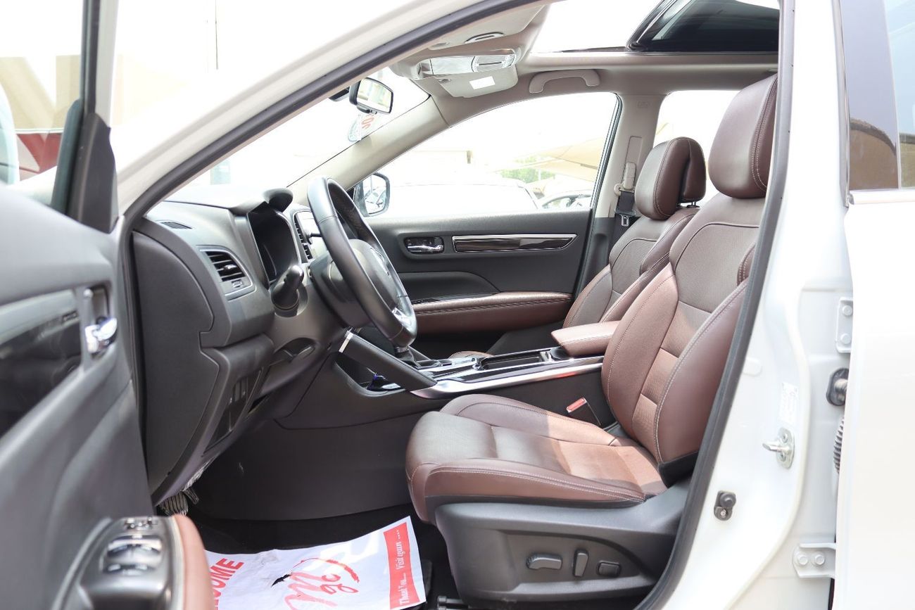 رينو كوليوس LE خالية من الحوادث - خليجي - فل اوبشن - السيارة بحالة ممتازة من الداخل والخارج