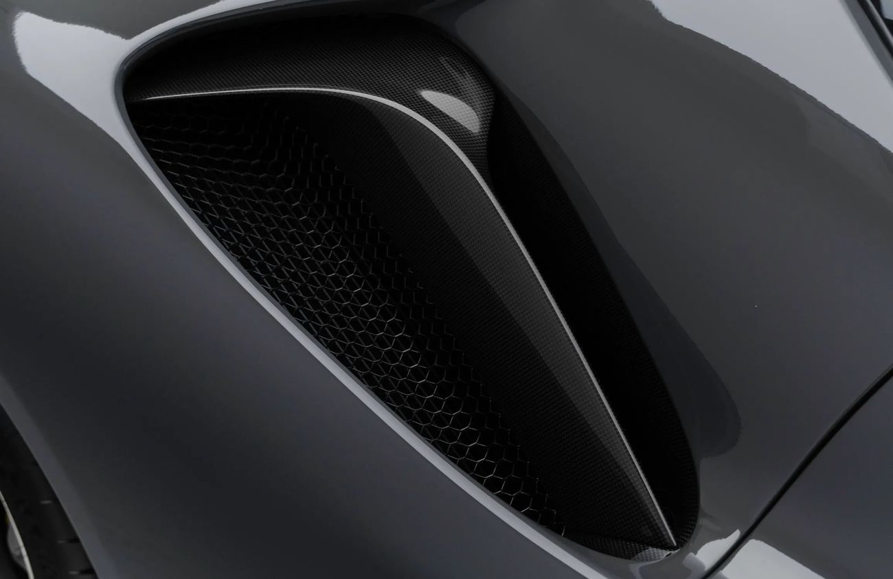 فيراري SF90 ستراديل 4.0L V8 Twin-Turbocharged Engine + eMotor