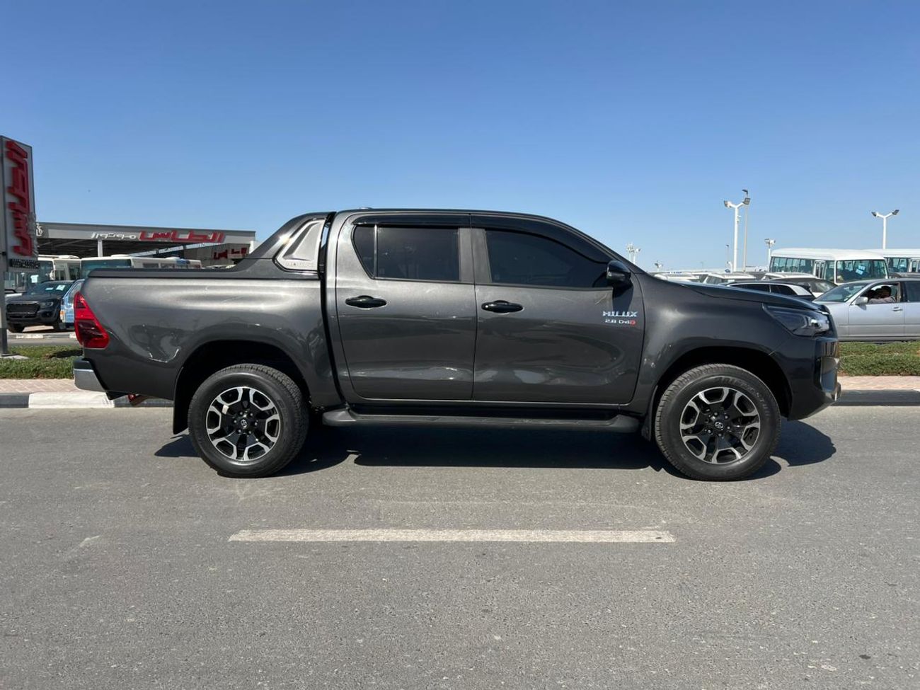 تويوتا هيلوكس The Toyota Hilux is a renowned mid-size pickup truck known for its exceptional ruggedness, reliabili