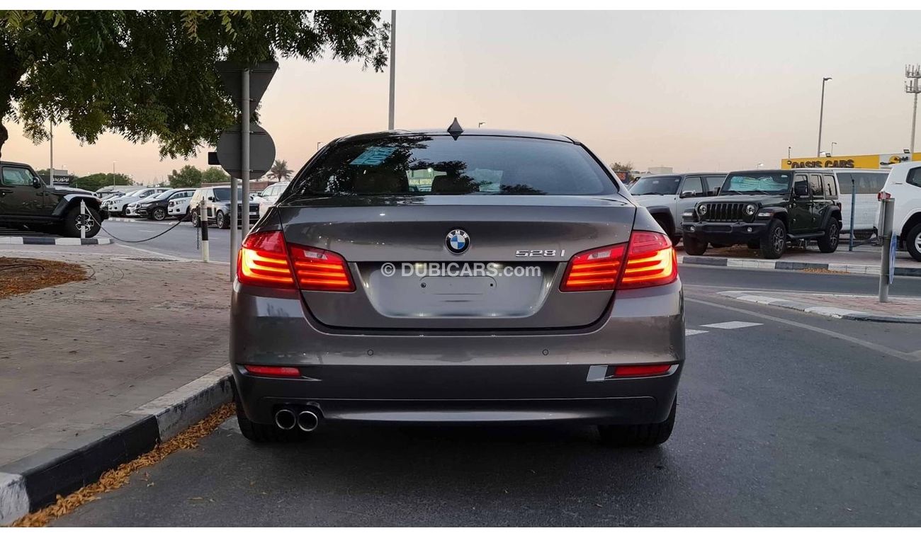 BMW 528i Luxury Line 2.0L Turbo 2015 Agency Warranty Full Service History GCC