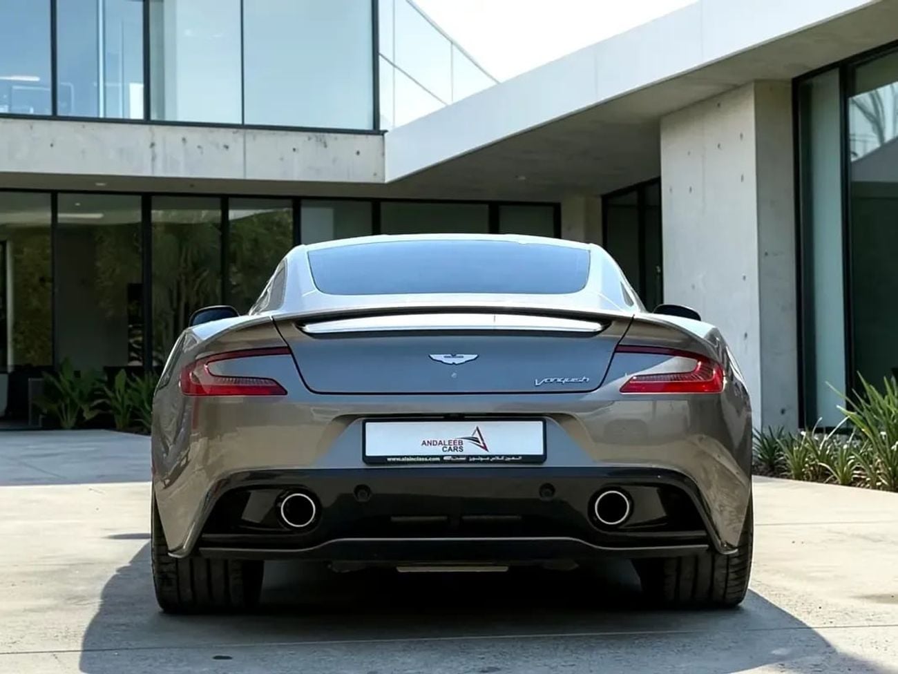 Aston Martin Vanquish STD ASTON MARTIN VANQUISH | V12 | 2014 | GCC SPECS