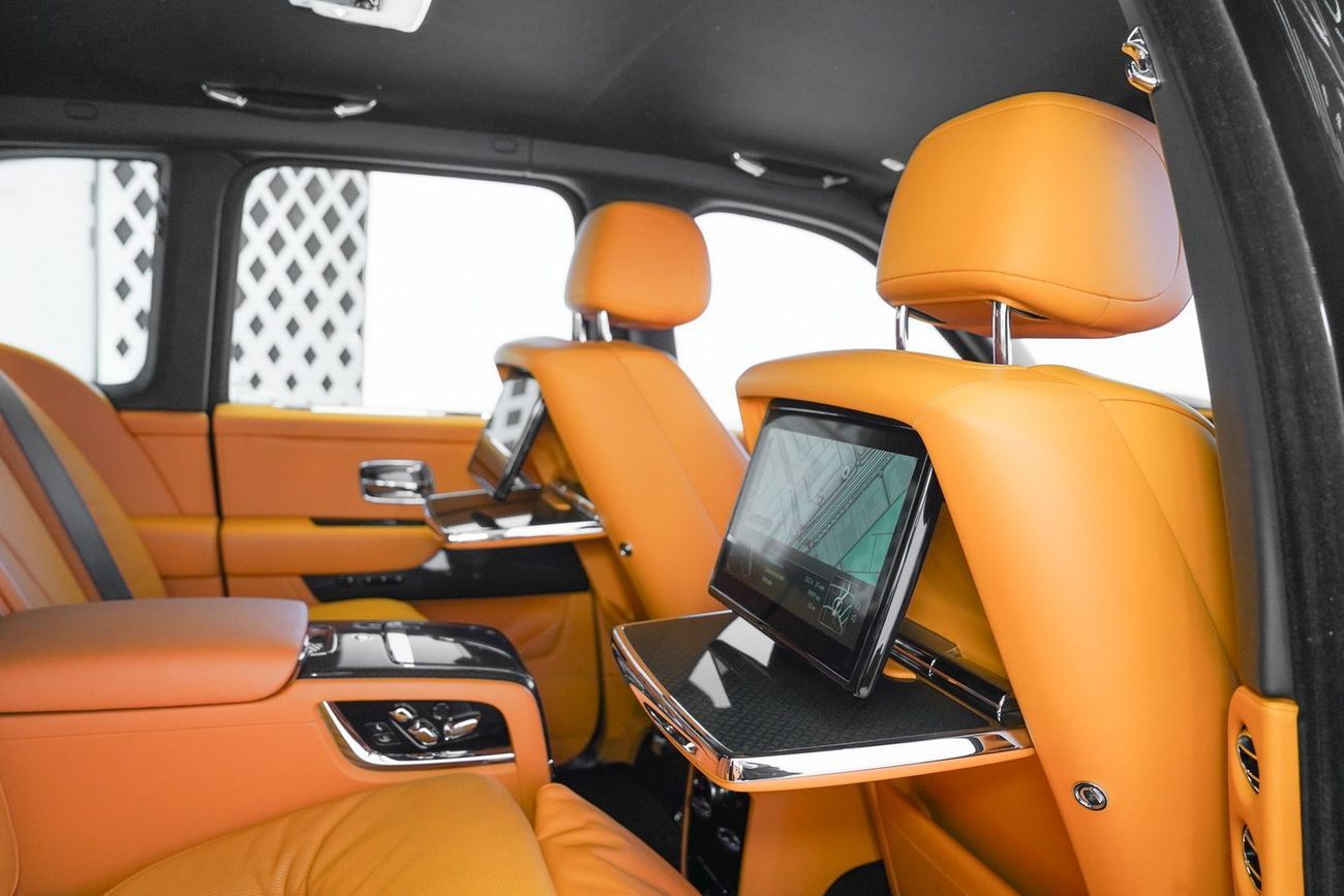 رولز رويس كولينان BLACK BADGE