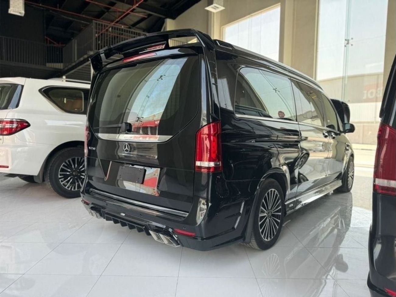 مرسيدس بنز V 250 سيارة لورينسر VS570MX مرسيدس بنز V250 GCC فائقة الفخامة مخصصة بالكامل