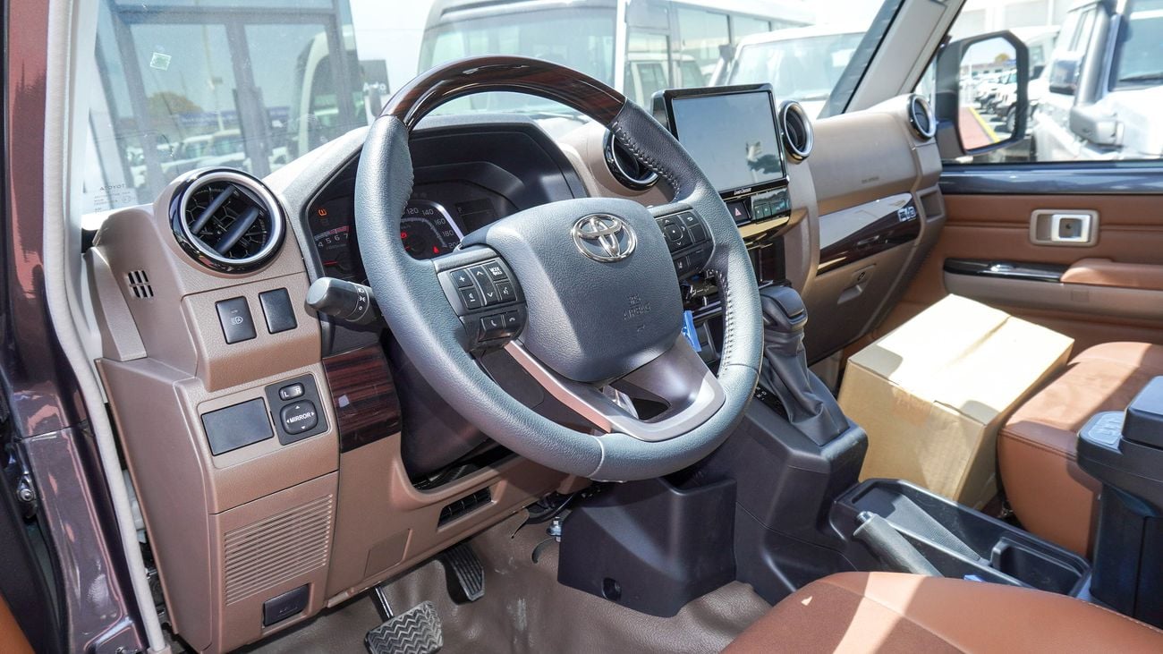 تويوتا لاند كروزر بيك آب LX 4.0L V6 Double Cabin Auto transmission