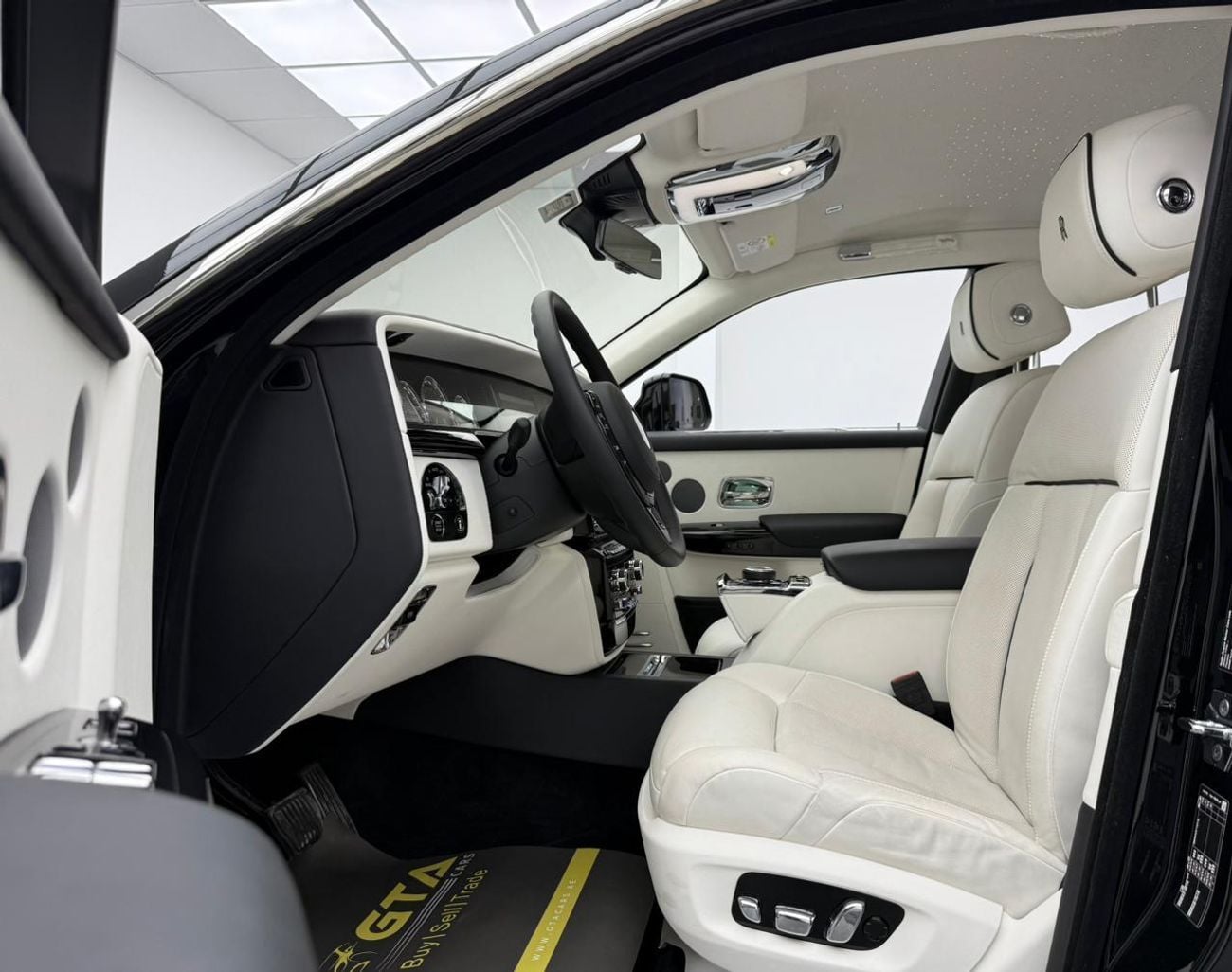 Rolls-Royce Phantom Std 6.8L 2024 Rolls Royce Phantom Series 2, Brand New, April/2028 Rolls Royce Warranty + Service Con