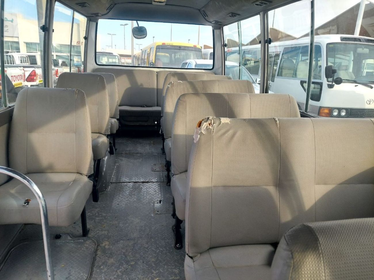 تويوتا كوستر 3.7L DIESEL 20 SEATER MANUAL TRANSMISSION ( FOR RE-EXPORT ONLY )