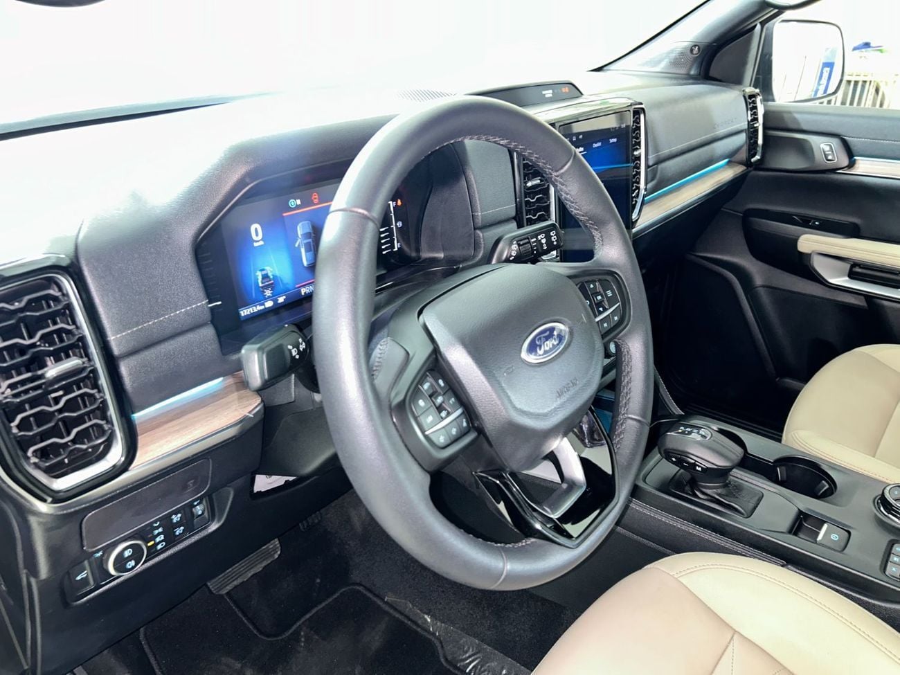 Ford Everest EVR624W LIMITED / FREE Insurance + Registration / AL TAYER MOTORS / AL QOUZ SHOWROOM